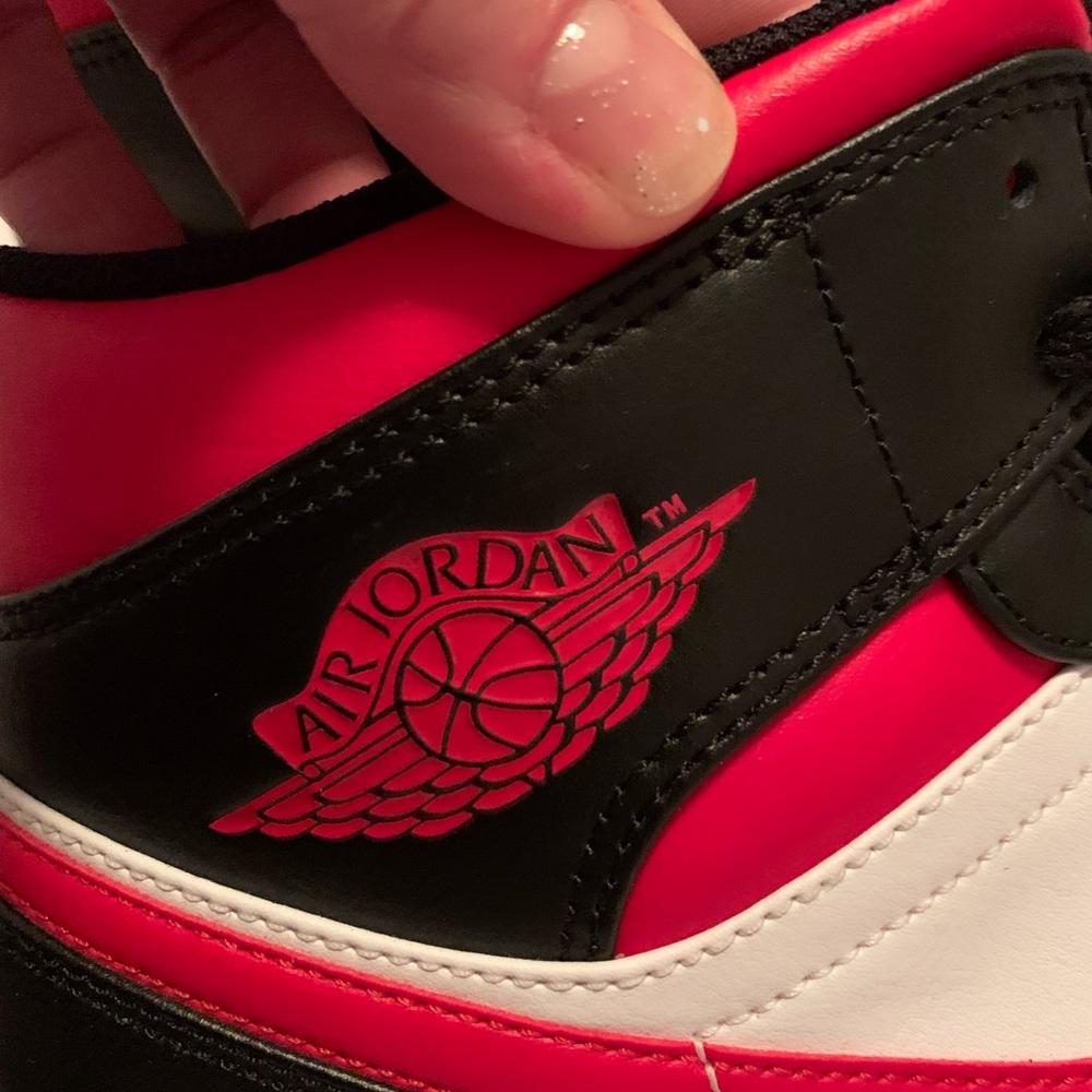 Jordan 1 Mid - Picture 6 of 11